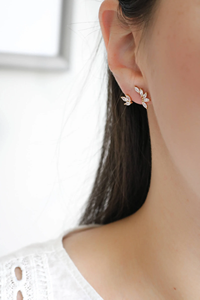 Boucles d'oreilles en diamant de laboratoire en forme de fleur marquise en or brillant 10 carats à la mode pour les femmes pour les célébrations de fête - Product Image 4