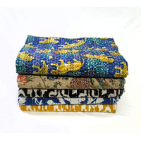 Lit de couette Kantha en coton nouvellement brodé imprimé à motifs pour une utilisation en hôtel