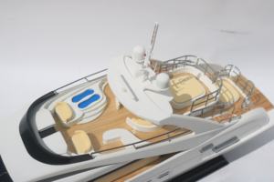 Modèle de bateau en bois Premium Sun Glider Isa |   Meilleur prix pour l'artisanat de luxe |   Meilleure décoration nautique pour la maison - Product Image 4