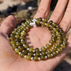 Collier statement en argent sterling fait à la main avec perle ronde en moldavite verte véritable de 8 mm pour mariage femme - Product Image 2