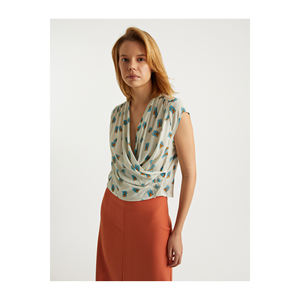 Blusa plisada con doble puño y cuello en V para mujer BGN, modelo S23B363 - Product Image 5