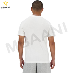 Camiseta con Logotipo Apilado Essentials para Hombre - Product Image 3