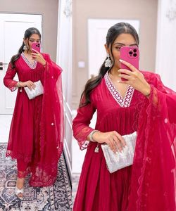 Vêtements de fête indiens mariage mariée Lehenga Choli pour les femmes en une pièce Lavener avec velours broderie Chunni - Product Image 4