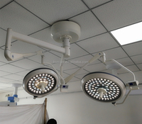 Lampe de modèle chirurgicale à double dôme électrique à LED sans ombre pour un fonctionnement optimal.
