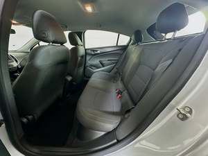 Chevrolet Cruze LS Hatchback FWD 2019 Económico con Volante a la Izquierda/Derecha - Product Image 3