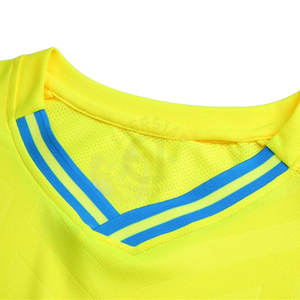 Uniforme de football respirant en matériau durable Qualité supérieure Meilleure vente Concevez votre propre uniforme de football à bas prix - Product Image 2