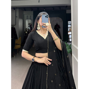 FashionHarbour venta al por mayor tarifa Pure Chanderi estilo Bollywood Lehenga Choli con Dupatta ropa de invierno tradicional para fiestas - Product Image 5