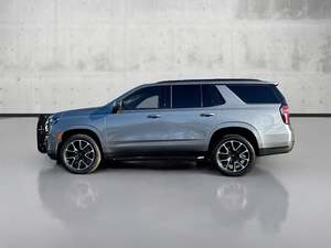 SUV Tahoe RST 2022 d'occasion en bon état avec phares à LED et feux de jour, conduite à gauche - Product Image 2