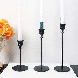 Candelabro de cono escultórico con soporte de vela de husillo negro mate moderno para ocasiones navideñas - Product Image 3