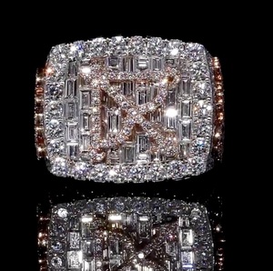 Bague en diamant Moissanite étincelante pour homme Pièce de bijoux élégante parfaite pour un anniversaire de mariage ou de fiançailles - Product Image 1