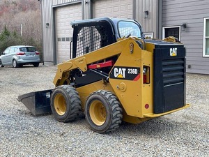 Cargadora de orugas diésel usada CAT 362D3 de 3 toneladas con cucharón frontal para construcción y trabajo agrícola - Product Image 2