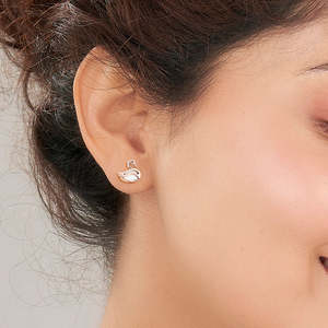 Pendientes de Perlas Regalia Swan para Mujer - Joyería de Fiesta con Diamantes Geométricos de Moda, Regalo Ideal - Product Image 2