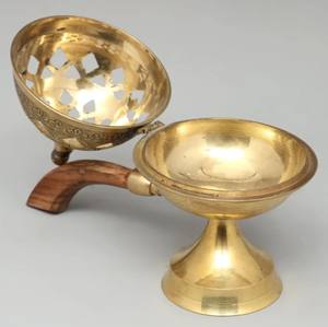 Porte-encens en laiton massif avec manche en bois Brûleur d'encens en métal pour la maison et l'utilisation décorative religieuse Brûleur d'encens en laiton - Product Image 2
