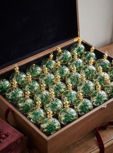 Ornement de Noël en verre égyptien fait main avec des détails décoratifs |   Ornement de Noël suspendu de luxe - Product Image 3