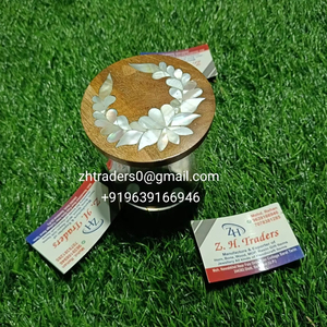 Caja de Almacenamiento de Dulces de Acrílico Transparente Hecha a Mano con Incrustaciones de Madera y Concha de Nácar, Regalo Árabe Premium para Celebraciones del Eid - Product Image 4