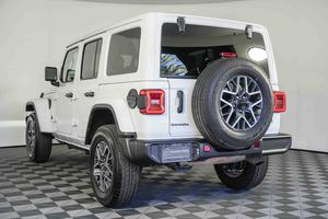 Jeep Wrangler Sahara 2025 de 4 Puertas y Tracción en las 4 Ruedas - Product Image 3