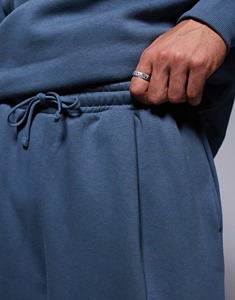 2025 artículo único personalizado DTF logotipo impreso de talla grande para hombre Jogger color sólido de gran tamaño con bolsillos laterales streetwear hombre corto - Product Image 4