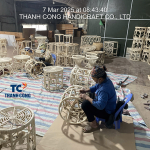 Artículos calientes MESA CON INCRUSTACIONES DE COCO Mesa de moda para interiores minimalistas del hogar hecha por artesanos expertos - Product Image 6