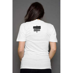 Top de jersey con cuello en V profundo para mujer con decoración de letras Salga a la calle y haga fotografía con su cámara - Product Image 2