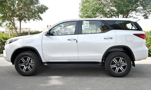 รถยนต์มือสอง ปี 2024 ฟอร์จูนเนอร์ GXR 2.7L เบนซิน ขับเคลื่อน 4 ล้อ 5 ที่นั่ง เกียร์อัตโนมัติ รถเก๋ง พวงมาลัยซ้าย/ขวา ภายในเบาะหนังสีเข้ม - Product Image 3