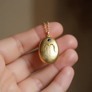 Pendentif du zodiaque de la Vierge minimaliste en or 18 carats avec saphir bleu Collier de chaîne à maillons thaïlandais personnalisé certifié GIA pour femmes - Product Image 2