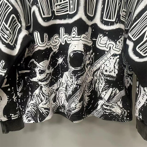 MIXED EMOTION เสื้อสเวตเชิ้ตคอกลมสีดำ ลายเพ้นท์มือพิมพ์ลายเต็มตัว เสื้อยืดแขนยาว - Product Image 5