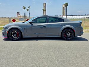 Dodge Charger SRT Hellcat Widebody Jail 2023, Bajo Kilometraje, Caja de Cambios Automática, Volante a la Izquierda, Neumáticos R20, Estado Oscuro - Product Image 5