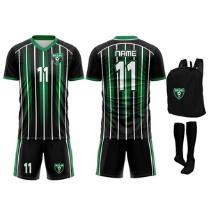 Ensemble de maillot de football/soccer personnalisé pour homme, 100 % polyester respirant et extensible, col rond, manches courtes, taille élastique - Product Image 1