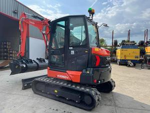 Excavadora de cadenas Kubota KX060-5 de calidad premium, capacidad de cazo de 0.12m³, alta potencia de excavación, componente central de motor negro - Product Image 1