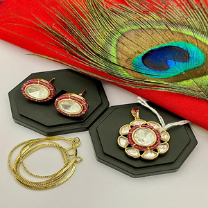 Conjunto de colgante de polki tradicional con pendientes para mujeres y niñas, ideal para bodas, novias, festivas, étnicas, informales y de fiesta - Product Image 1