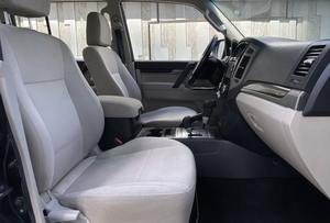 Venta de Mitsubishi Pajero MIVEC 3.5 2017, Automático, Turbo, Tracción en las Cuatro Ruedas, Volante a la Izquierda, 7 Asientos, Interior Claro, Asientos de Cuero, ACC, R20, SUV - Product Image 4