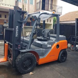 Diesel Engine Pallet Truck Stacker Forklift 3 Ton for Internal <b>Transport</b> in Warehouses Logistics. - Product Image 3