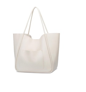 Style-Forward Sac à main fourre-tout en cuir avec logo personnalisé pour femme Excellent choix quotidien de notre collection - Product Image 1