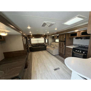 Caravana de Lujo Forest River Flagstaff 29RSWS 2019, Remolque de Viaje 4x4 para 4 Personas, Suspensión de Muelles de Lámina Gris Aluminio - Product Image 2