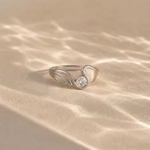 Bague Celeste Wing plaquée or 18 carats avec grappe de coquillages, bijoux de mode - Product Image 4