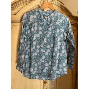 Chemisier imprimé à la main pour femme, col asymétrique, motif floral brodé, en popeline, haut long en viscose, taille XL, idéal pour les soirées - Product Image 1