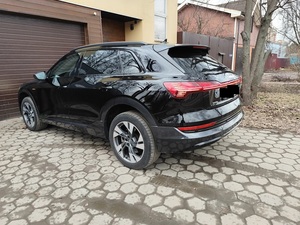 NEAT 2020, e-tron 50 I, Bajo kilometraje, Transmisión automática, Techo solar panorámico, Luces LED, Luces diurnas LED - Product Image 2
