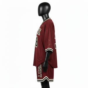 Conjunto Deportivo de Mujer de Alta Calidad, 180 GSM, Malla de Poliéster, Color Granate y Crema, Ribete Acanalado, Logotipo Bordado Personalizado - Product Image 3