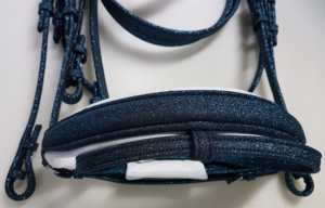 Cheval en cuir bride anglaise canal vide bande de front inclus rênes avec fabricant d'étincelle noire en Inde - Product Image 3