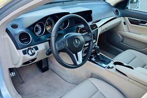 Mercedes-Benz C300 4Matic berline 2012 d'occasion en excellent état - Product Image 4