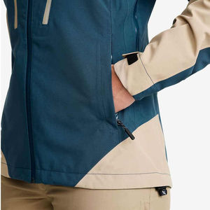 Veste softshell pour femme sur mesure, respirante, imperméable, en toile, fermeture éclair sur le devant, motif uni, veste d'hiver pour l'extérieur - Product Image 2