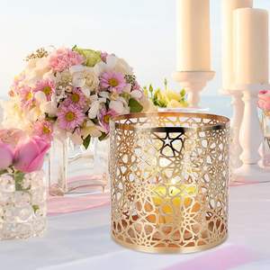 Ensemble de 3 bougeoirs de Noël de luxe en métal doré champagne personnalisables en fer et aluminium avec impression emballés dans une boîte - Product Image 4