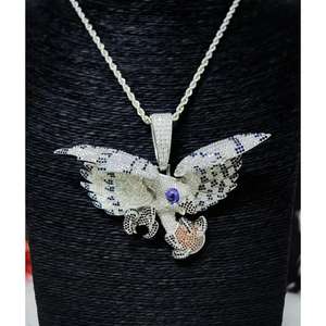 Elegante colgante en forma de águila con piedras brillantes y detalles de gemas, diseño único de alas, joyería perfecta para hombres y mujeres - Product Image 1