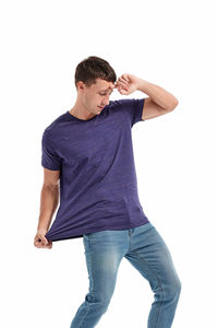 T-shirts d'été à manches courtes et col en V de couleur unie pour hommes, coupe ample et respirante, tissu peigné à motif de lettres 100% coton - Product Image 4