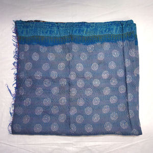 Étole Kantha vintage faite à la main pour femmes nouveau design brodé vêtements de fête de longueur moyenne pour la saison d'hiver - Product Image 2