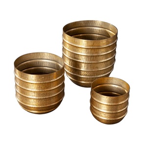 Diseño elegante Hecho a mano Mercado Tendencia Diseño Decoración Florero de metal Mayorista Exportador Florero de metal para la ocasión - Product Image 1