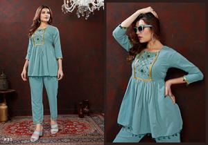 Artriddh Moksh Reversible Cotton Kurti con diseño formal hecho a mano para mujeres para bodas en la India - Product Image 2