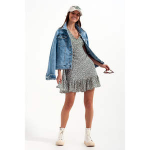 มินิเดรสแขนพองระบายลายดอกไม้เล็กๆ สีเขียว ระบายอากาศได้ดี ไซส์ XS-XXL แบบไร้สาย ดีไซน์รูชชิ่งหวานๆ สีพื้นธรรมชาติ เหมาะสำหรับใส่ในวันสบายๆ - Product Image 1