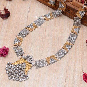 Nouveauté Collier long fait à la main avec collier gravé Bijoux de mariage pour femmes et filles porter dans la fête de mariage - Product Image 4