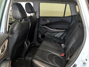NEAT 2023,3e, Low Mileage Automatic Transmission <b>Panoramic</b> Sunroof LED lights LED Daytime - Product Image 5